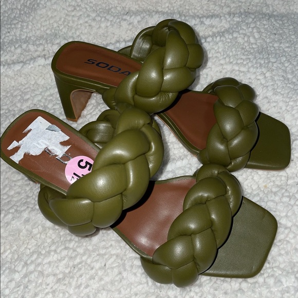 NWOT Army Green Soda Braided Heels - Picture 2 of 4